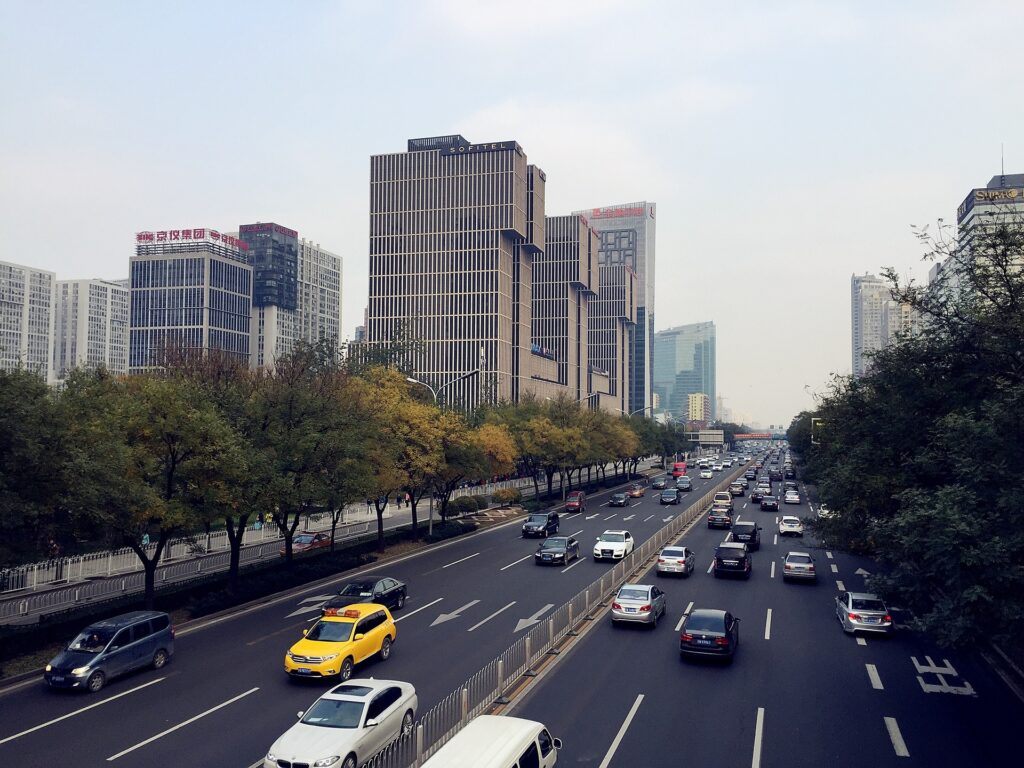 a busy downtown divided street with traffic flowing in both directions. The metaphor in the blog is B2B relationships are a 2 way street